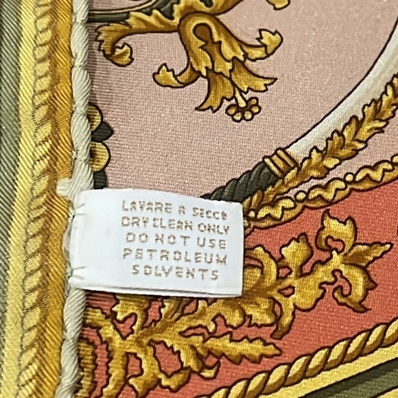 Gucci Scarf - Picture 14 of 16